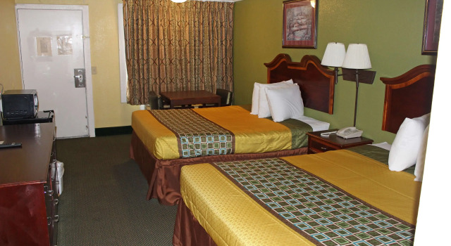 Четырёхместный номер Standard Americas Best Value Inn Conyers
