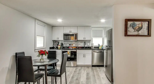 Апартаменты 2 Mi to USC Campus: Peaceful Apartment w/ Yard