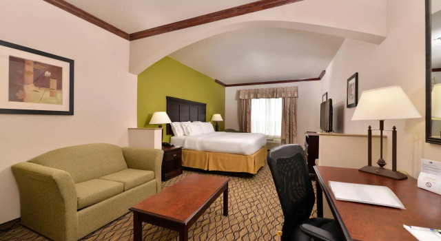 Двухместный люкс Holiday Inn Express Hotel & Suites Sherman Highway 75 by IHG
