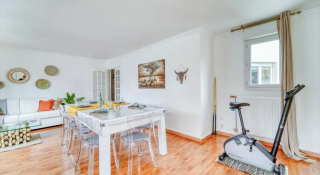Chic and spacious apart with parking