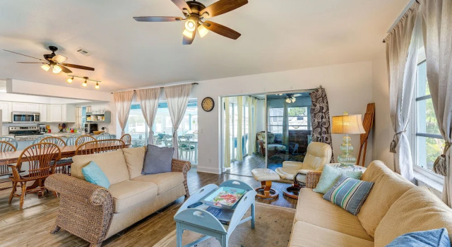 Апартаменты Breezy Englewood Condo w/ Community Pool!