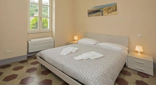 Lovely Holiday Flat With Shared Pool in Lerici, Забронировать Отель Отели Леричи с парковкой, рядом с Пляж Lerici, Парковка