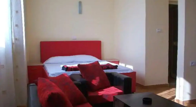 Argenti Bushat, Book Hotel Hoteller i Bushat med parkering, Parkering