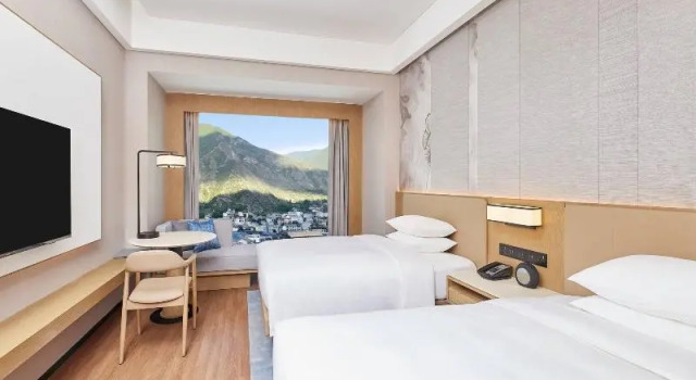 Luksusowy czteroosobowy pokój z widokiem na miasto Courtyard By Marriott Jiuzhaigou