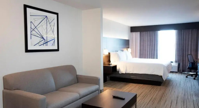 Люкс Holiday Inn Express Hotel & Suites Chester by IHG