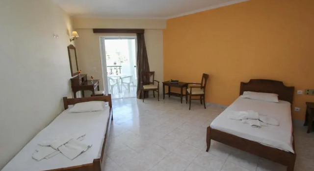 Люкс с видом на бассейн Aphrodite Hotel