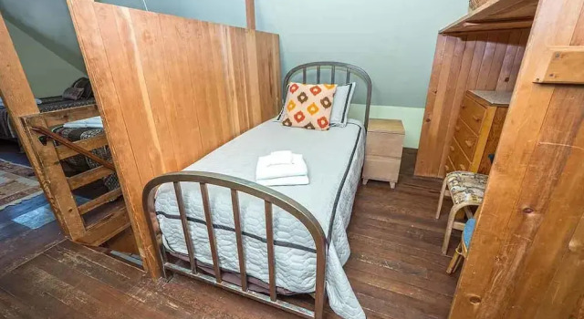 3901 Azure Avenue 2 Bedroom Cabin
