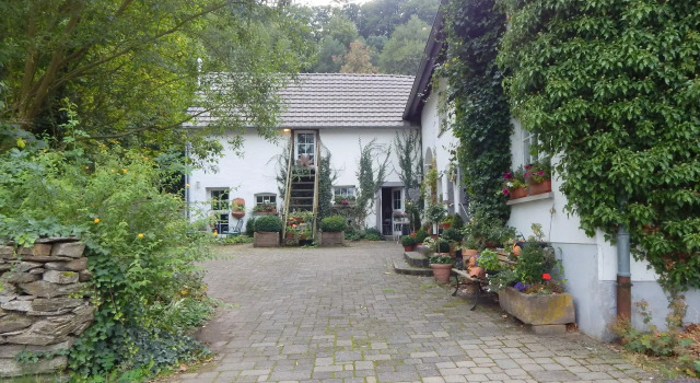 Romantic ground-floor apartment for 2 people, Boek Appartement Immerath Vulkan Eifel