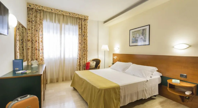 Номер Economy Astoria Suite Hotel
