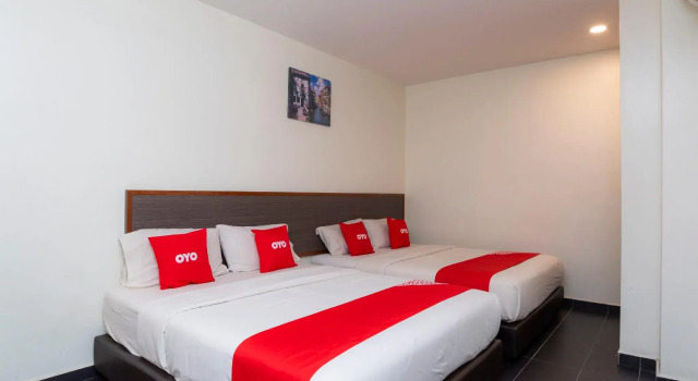 Люкс OYO 44095 Bluewater Hotel (2)