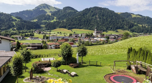 Четырёхместный номер Standard с балконом Hotel Alpenpanorama