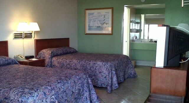 Monterey Inn and Marina, Book Hotel Stuart Hutchinson Island