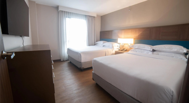 Четырёхместный номер Standard Embassy Suites by Hilton Bogotá - Rosales