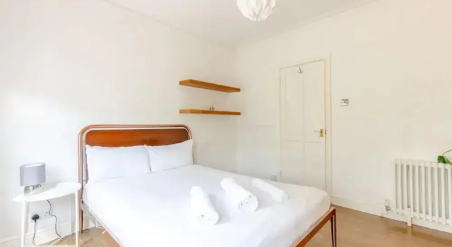 Spacious 2 Bedroom in Gorgeous Camberwell With Garden