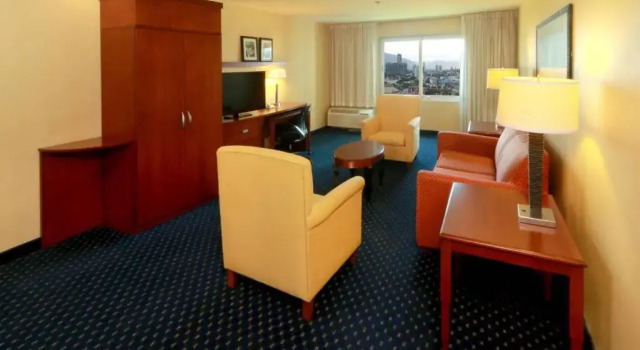 Люкс Courtyard Monterrey San Jeronimo