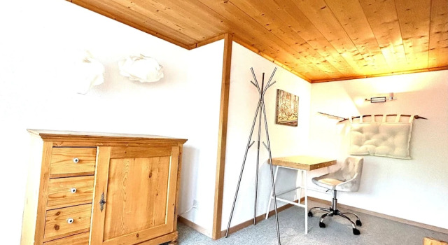 Charming Duplex Apartment, Rezerwuj Apartament Hotele w Neckertal z parkingiem, Parking
