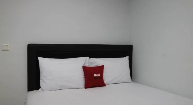 RedDoorz near Lippo Village 3, Varaa Hotelli Curug West Java