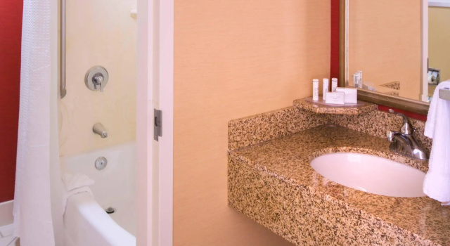 Четырёхместный номер Standard Courtyard by Marriott San Diego Carlsbad