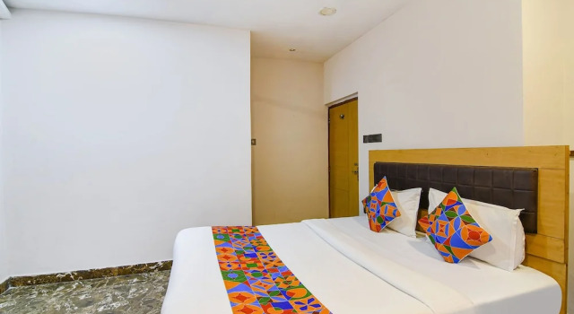 Номер Deluxe FabHotel Krishna I