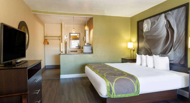 Super 8 by Wyndham Conference Center NAU/Downtown