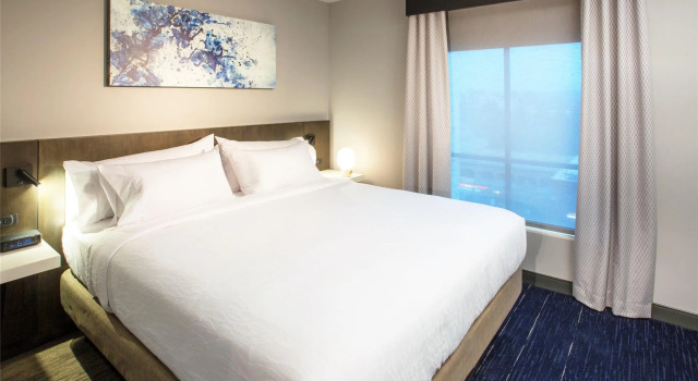 Номер Luxury Hilton Garden Inn Redmond WA