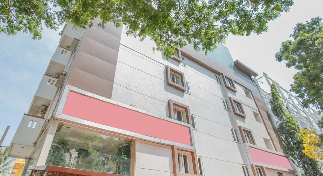 Oyo 3242 Status Fine Dine, Rezerwuj Hotel Bangalur Bangalore