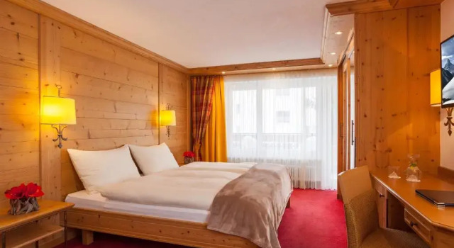 Двухместный номер Standard с балконом Hotel Holiday