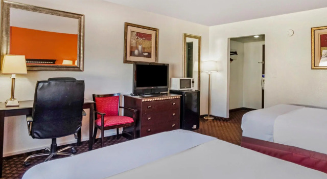 Двухместный номер Standard Travelodge by Wyndham Dodge City KS