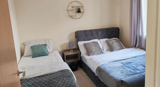 3 Bedroom House Sleeps 7 - Pets Ok - Free Parking, Reservar Casa de férias Casas de campo em Merseyside, Casa de campo / Cottage