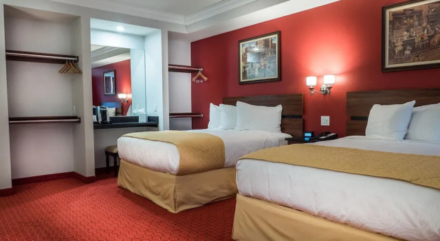 Четырёхместная студия Classic Skyline Hotel and Casino