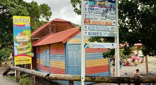 Maison de 2 chambres avec vue sur la mer terrasse amenagee et wifi a Vieux Habitants a 1 km de la plage, Rezerwuj Hotel Bouillante Basse-Terre