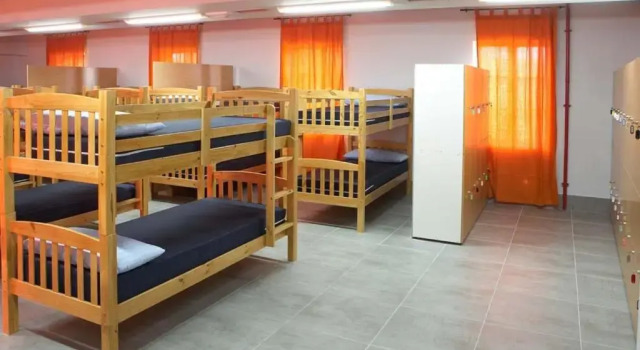 Кровать в общем номере Albergue Monasterio de La Magdalena - Hostel