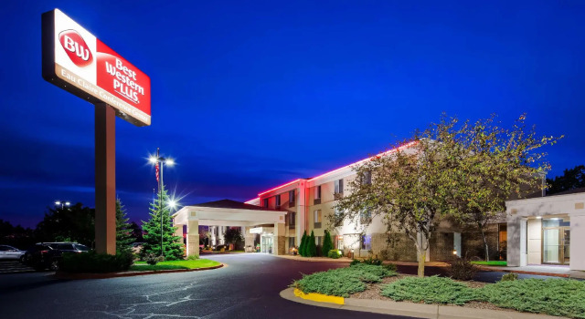 Кровать в общем номере Best Western Plus Eau Claire Conference Center