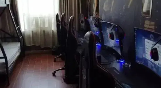 Кровать в общем номере (мужской номер) Wuyi E-Sports Hotel