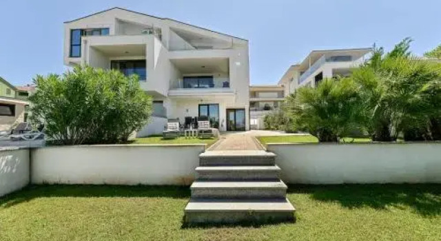 Apartments Iskra, Prenota Appartamento Hotel a Isole Quarnerine con parcheggio, Parcheggio