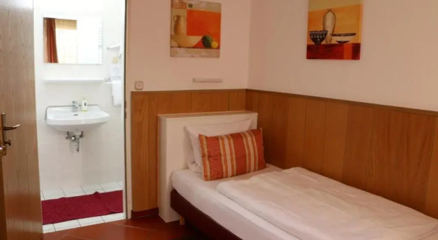 Casa Hotel Neu-Isenburg, Забронировать Отель Ной-Изенбург земля Гессен