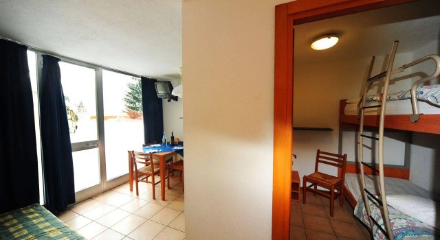 Residence Lores 2 - Go Vacanze, Забронировать Отель Отели Медзана с парковкой, рядом с Подъемник Контре-Мальга Копай, Парковка