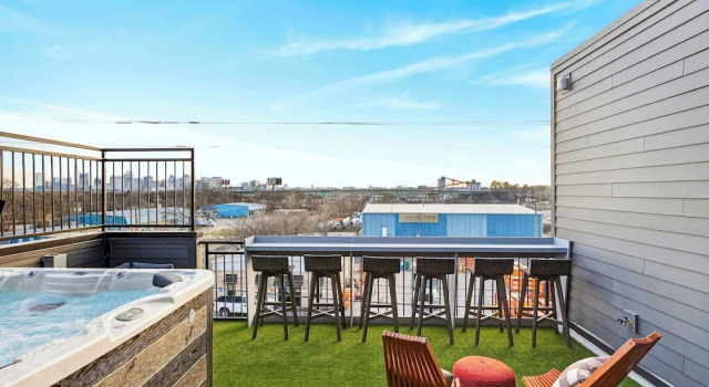 The Lodge by Avantstay Private Rooftop Lounge + Hot Tub + Skyline Views + Near Broadway, Prenota Casa vacanze Hotel a Tennessee con parcheggio, Parcheggio