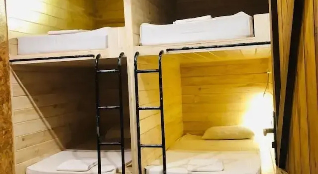 Tuk Tuk Hostel, Book Hostel / Vandrerhjem Hostels i Western Province, Hostel / Vandrerhjem