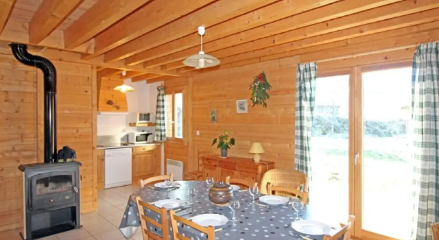 Wooden Chalet With a Washer, Near a Lake, Rezerwuj Chalet Le Syndicat Great Eastern Region