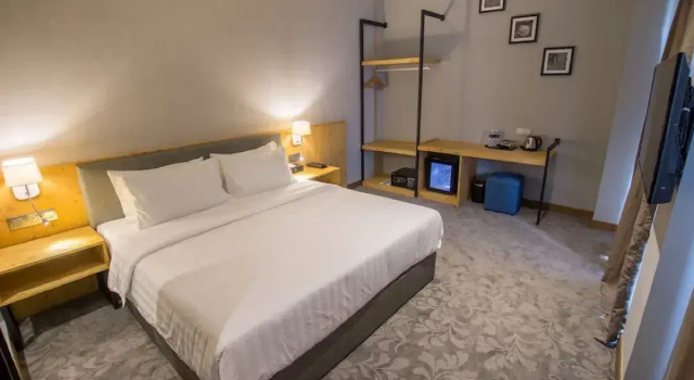 Двухместный номер Deluxe с балконом Redpine Boutique Hotel