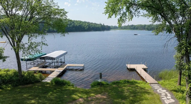 Коттедж Modern Lakehouse Retreat on Lake Namakagon With Private Hot Tub