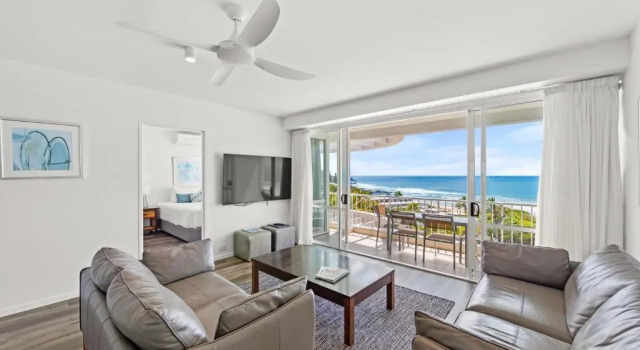 Апартаменты La Mer Sunshine Beachfront