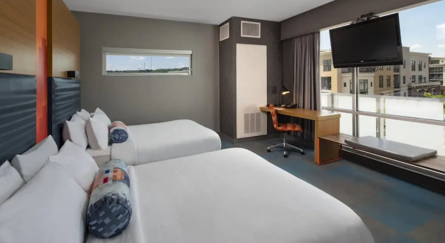 Четырёхместный номер Standard с балконом и с видом на город Aloft by Marriott Birmingham Soho Square