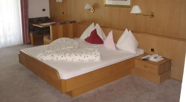 Полулюкс Hotel Maximilian