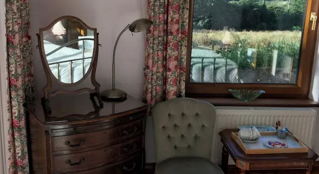 Room-orchard Manor - King Room 5 With Pa
