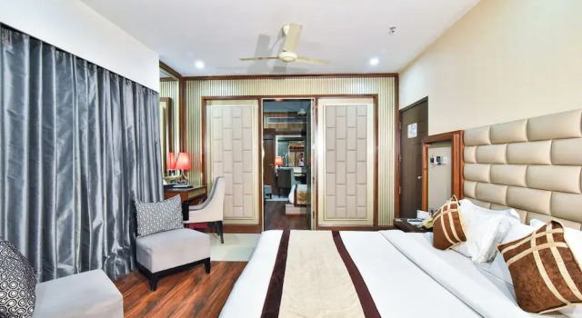Люкс Sawera Grand Luxury Stay Near Golden Temple