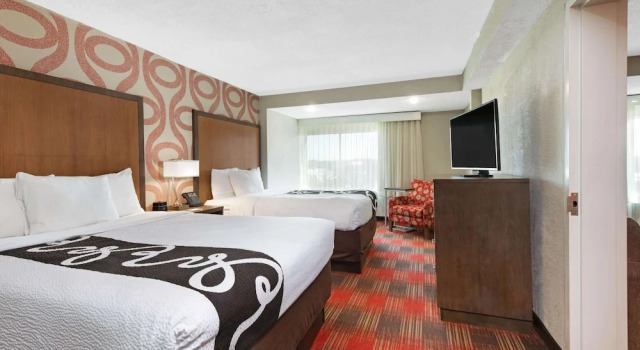 Люкс c 1 комнатой La Quinta Inn & Suites by Wyndham DC Metro Capital Beltway