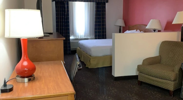 Двухместный студия-люкс Ramada by Wyndham Santa Fe