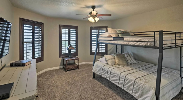 Коттедж 1 Mi to Lake: Home w/ Pool & Views in Lake Havasu